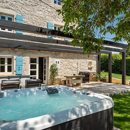 Brisa - 3 En-suite Bedrooms And Private Jacuzzi Villa *